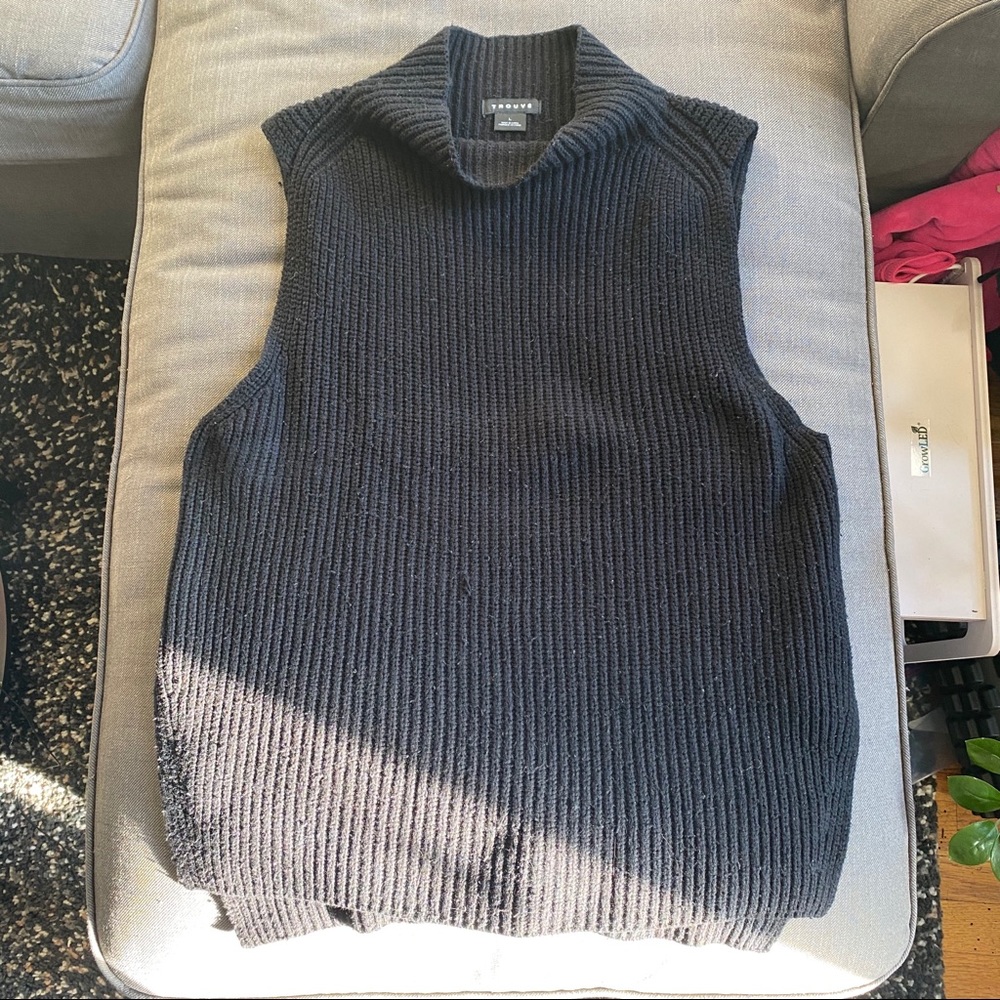 Trouve Sleeveless Turtleneck Sz L